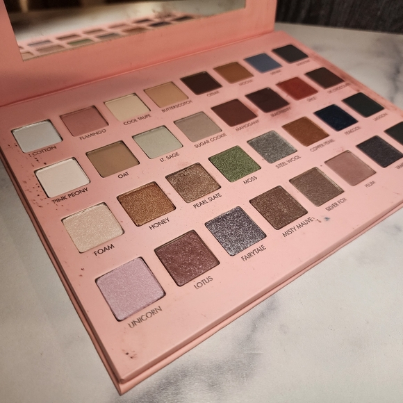LORAC Mega PRO 4 Eyeshadow Palette Limited Edition | 32 Colors|Limited EDITION - Picture 4 of 10